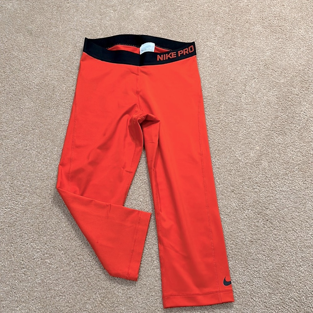 Women’s Nike Pro Cropped Leggings - Medium